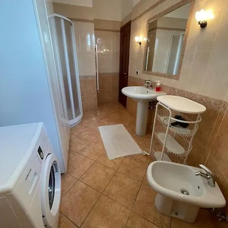 Luminosa Casa Con Posto Auto In Versilia A 5 Min Dal Mare Feriehus Camaiore