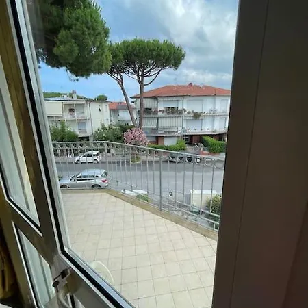 Luminosa Casa Con Posto Auto In Versilia A 5 Min Dal Mare *