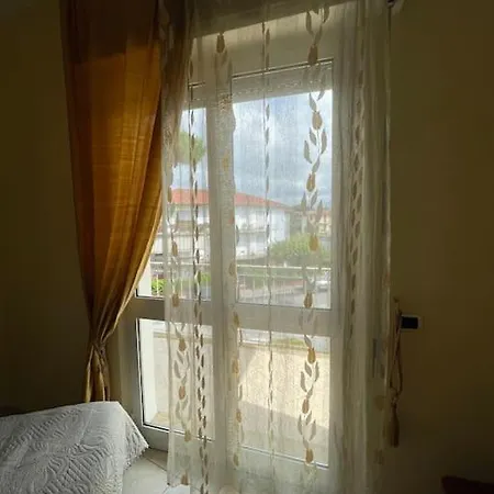 Luminosa Casa Con Posto Auto In Versilia A 5 Min Dal Mare *