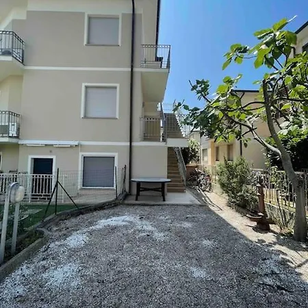 Luminosa Casa Con Posto Auto In Versilia A 5 Min Dal Mare Feriehus Camaiore