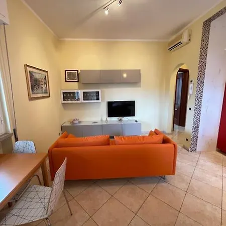 Luminosa Casa Con Posto Auto In Versilia A 5 Min Dal Mare Feriehus